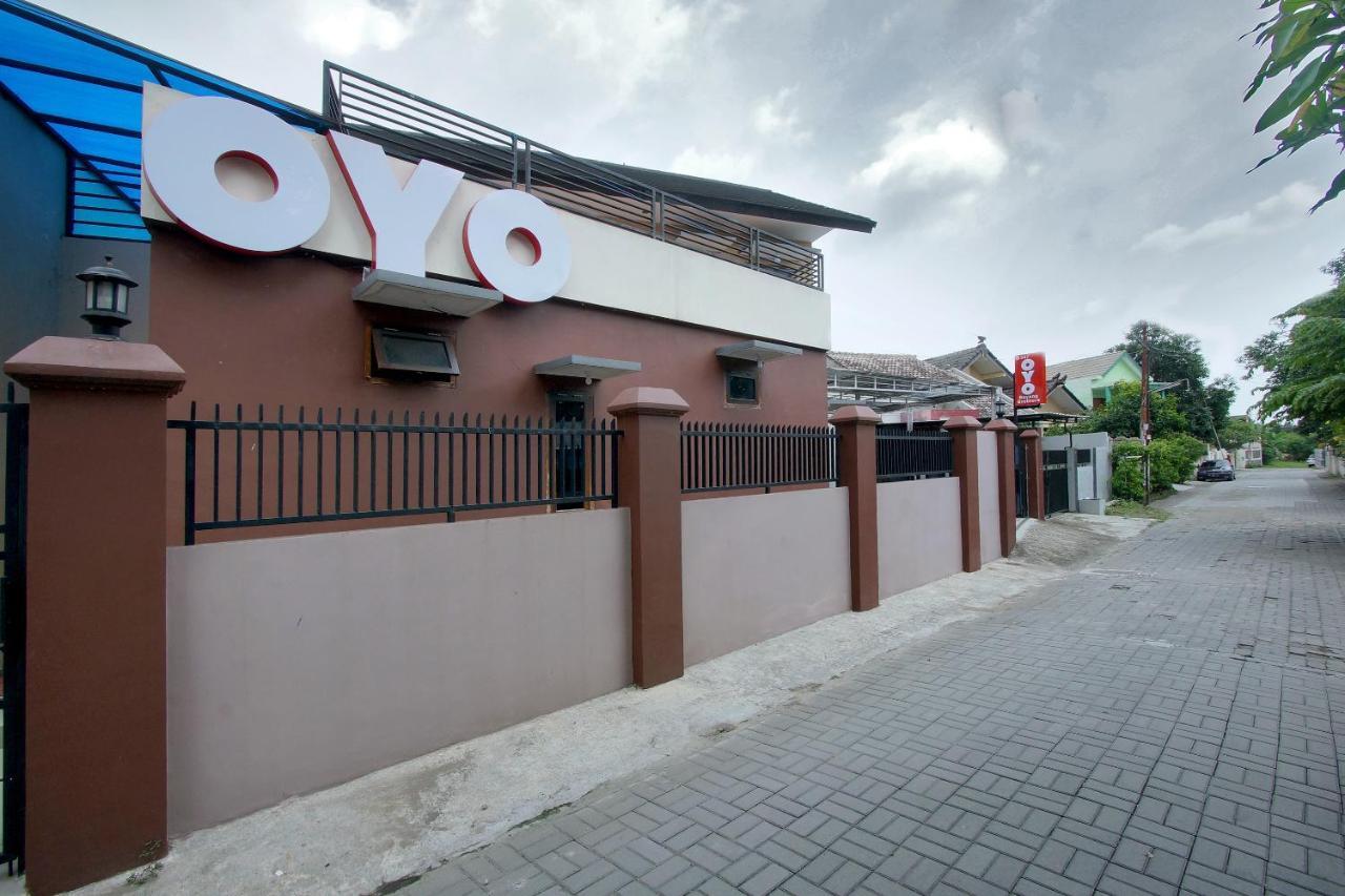 Oyo 347 Bayang Brothers Guest House Maguwo Экстерьер фото