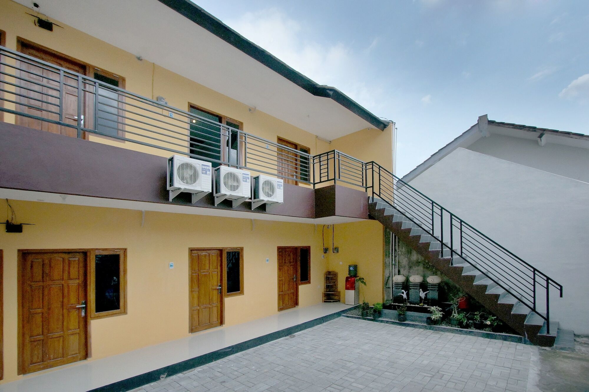 Oyo 347 Bayang Brothers Guest House Maguwo Экстерьер фото