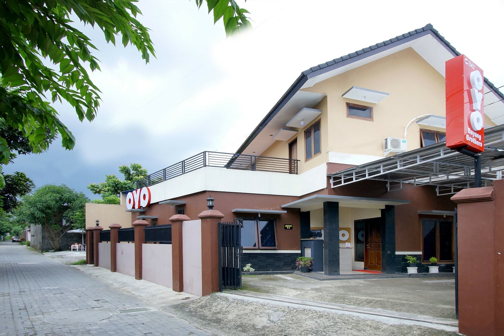 Oyo 347 Bayang Brothers Guest House Maguwo Экстерьер фото